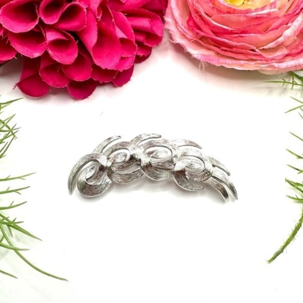 VINTAGE⚜️MONET Abstract Brushed Silver Brooch